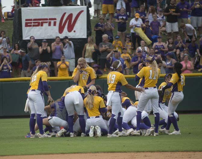 LSU softball team celebrates during the Tiger's 10-5 final victory against Arizona on Sunday, May 24, 2015 in Tiger Park.