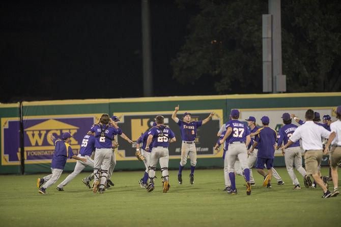 LSU baseball defeats ULL 6-3, heads to College World Series