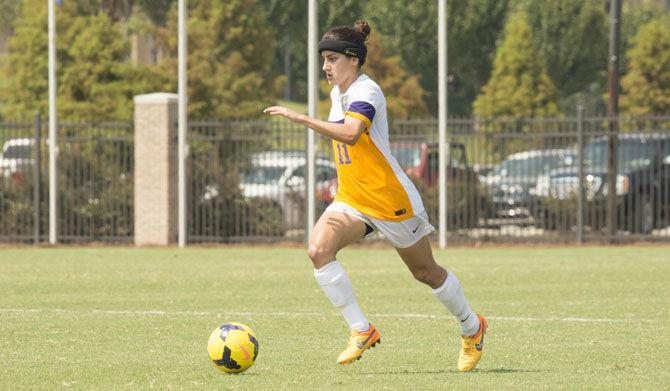 LSU senior midfiedler Natalia Gomez-Junco (11) dribbles the ball down field on Sunday, Aug. 30, 2015, during the Tigers&#8217; 1-0 win against the University of Minnesota at LSU Soccer Stadium.