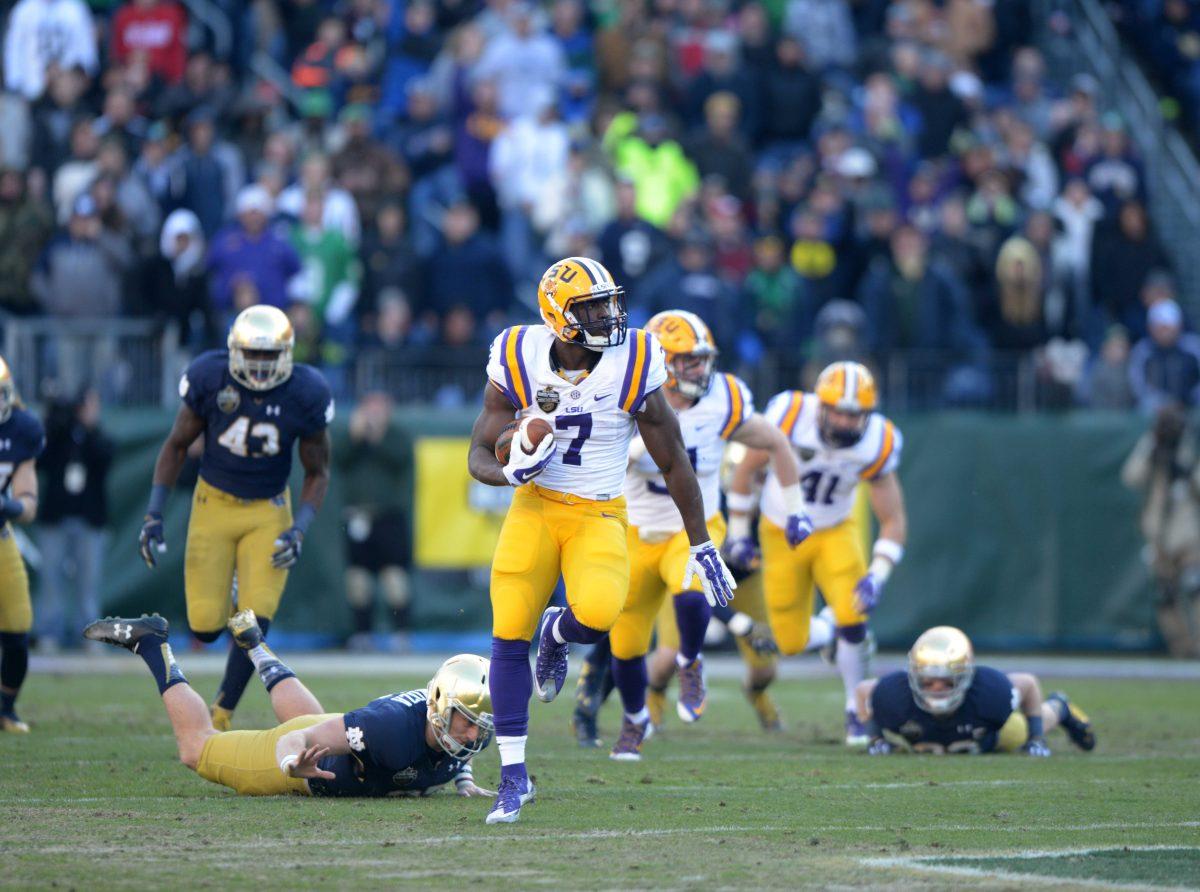 LSU freshman running back Leonard Fournette (7) runs the ball down the field to score a touchdown against Notre Dame at Music City Bowl Tuesday, Dec. 30, 2014 on LP Field.