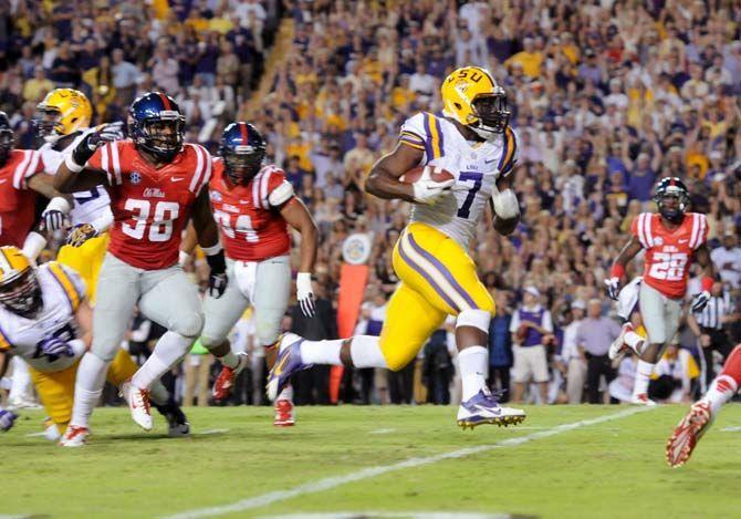 LSU freshman running back, Leonard Fournette (7) runs the ball in Tiger Stadium Saturday, October 25, 2014 where Tigers won 10-7. .