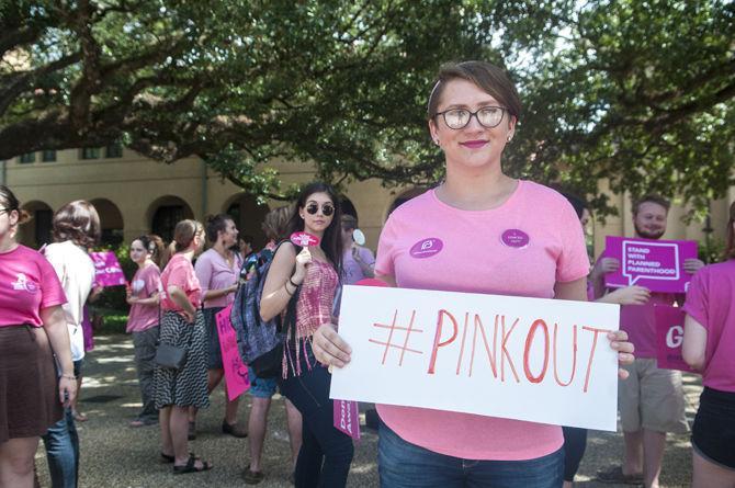 &#8220;Pink Out Day&#8221; advocates for Planned Parenthood