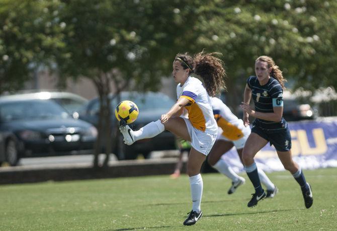 LSU senior midfielder Fernanda Pi&#241;a (7) controles the ball during the Tigers' 5-1 victory against Marquette on Sunday, Sept. 20, 2015 in the LSU Soccer Stadium.