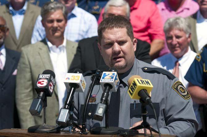 Jindal holds prayer rally for fallen officers