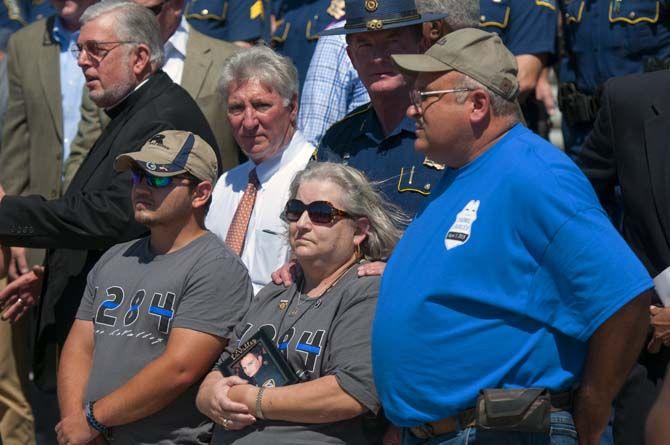 Jindal holds prayer rally for fallen officers