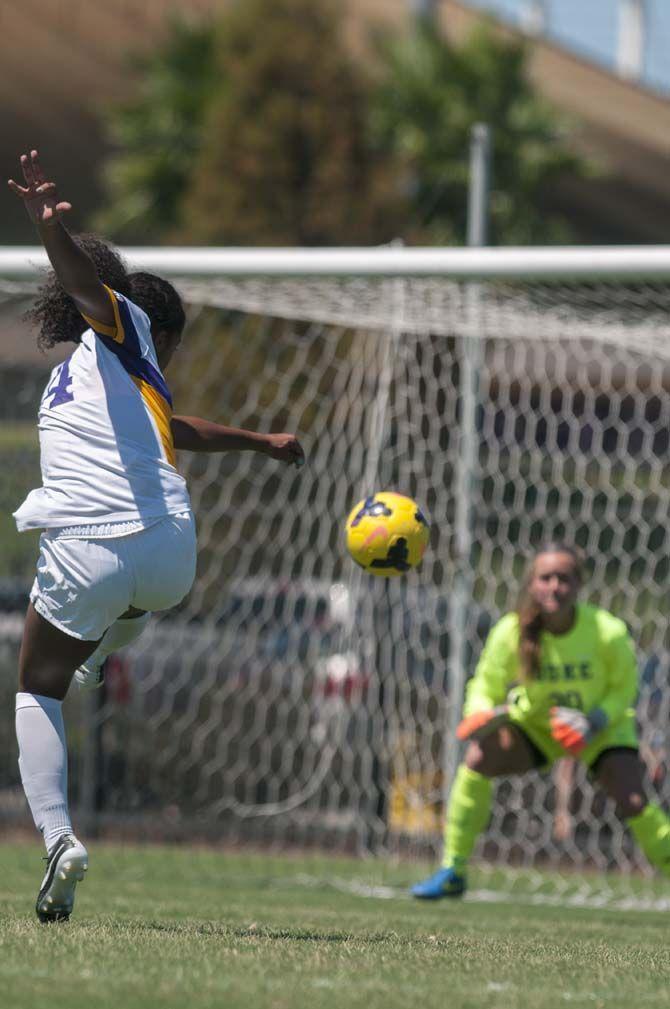 LSU junior foward Summer Clarke (4) attempts to score a goal during the Tigers&#8217; 1-0 victory on Sunday, September 13, 2015 in LSU&#8217;s Soccer Stadium.