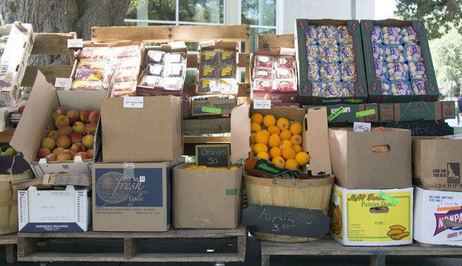 Farmer&#8217;s Market back in full swing for fall semester