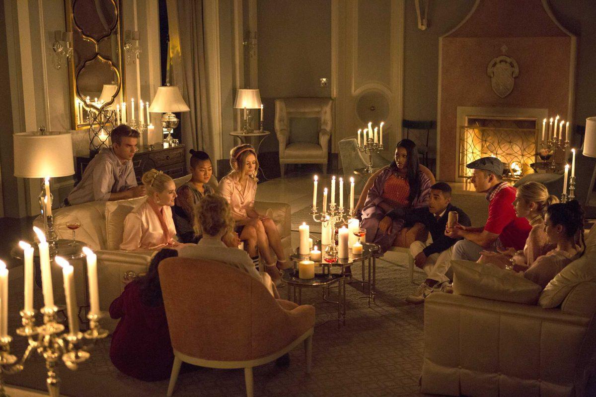 SCREAM QUEENS: L-R: Guest star Aaron Rhodes, Abigail Breslin, guest star Breezy Eslin, Skyler Samuels, guest star Jeanna Han, Billie Lourd, Keke Palmer, Lucien Laviscount, Glen Powell, Emma Roberts and Lea Michele in the "Seven Minutes In Hell" episode of SCREAM QUEENS airing Tuesday, Oct. 20 (9:00-10:00 PM ET/PT) on FOX. &#169;2015 Fox Broadcasting Co. Cr: Steve Dietl/FOX.