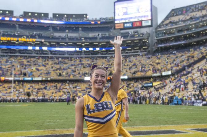 LSU defeats Western Kentucky, 48-20, improving to 7-0 this season.