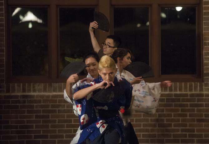 Asian American Culture Showcase features student performers, introduces attendees to foreign cultures