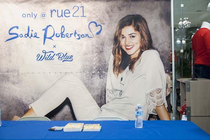 Sadie Robertson hosts meet-and-greet for collaboration with clothing company