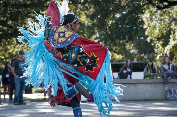 Native American Student Organization shares cultures through traditional dances