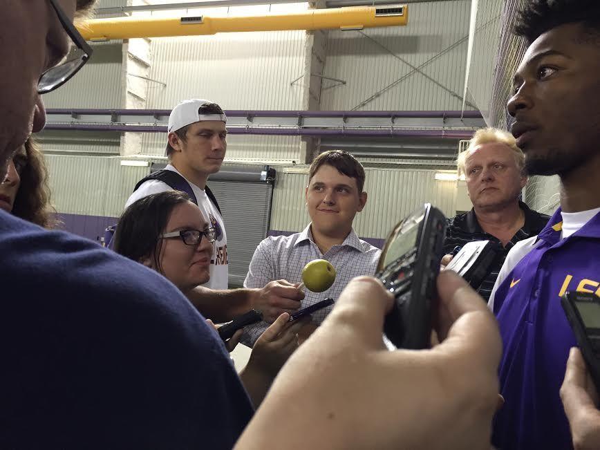 LSU tight end Moreau teases teammates with fruits, provides comedic relief during tough stretch of schedule