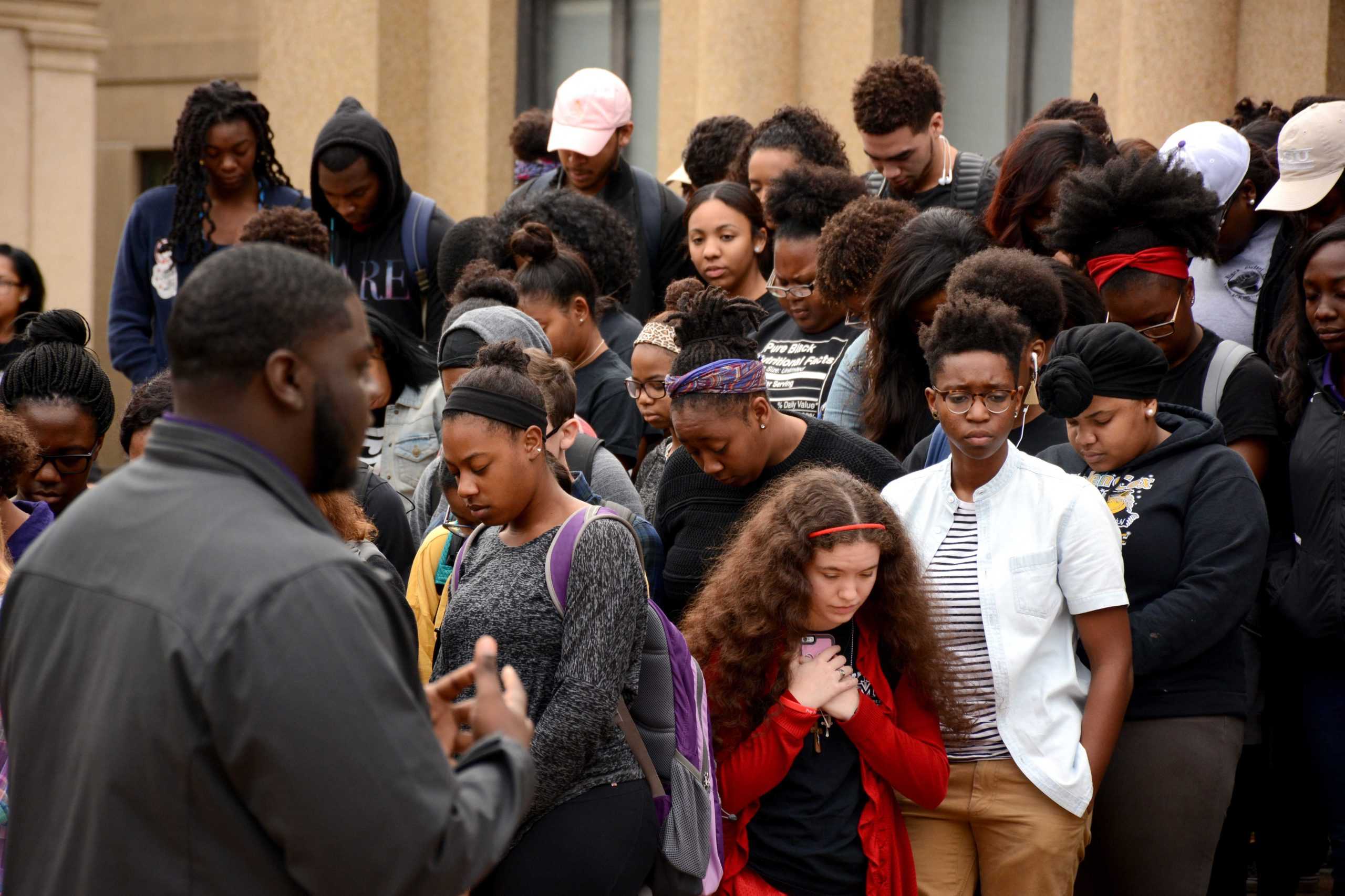 Students gather to support Missouri protesters