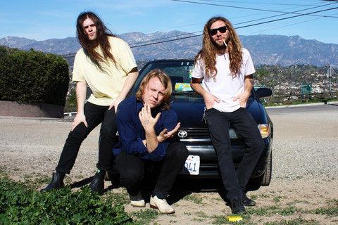 From left to right: Chad Ubovich (bass), Ty Segall (drums), Charles Moothart (guitar)