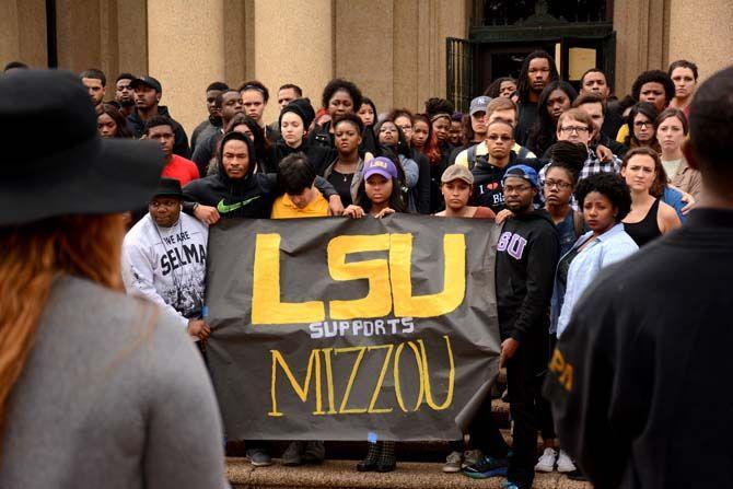 Students gather to support Missouri protesters