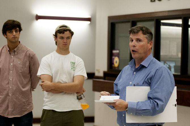 LSU Student Government, Facility Services embark on walk to identify problems with campus lighting