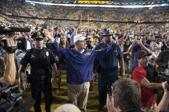 LSU head coach Les Miles walks towards the looker room after the Tigers' 19-7 victory against Texas A&amp;M University on Saturday, Nov. 28, 2015 in Tiger Stadium.