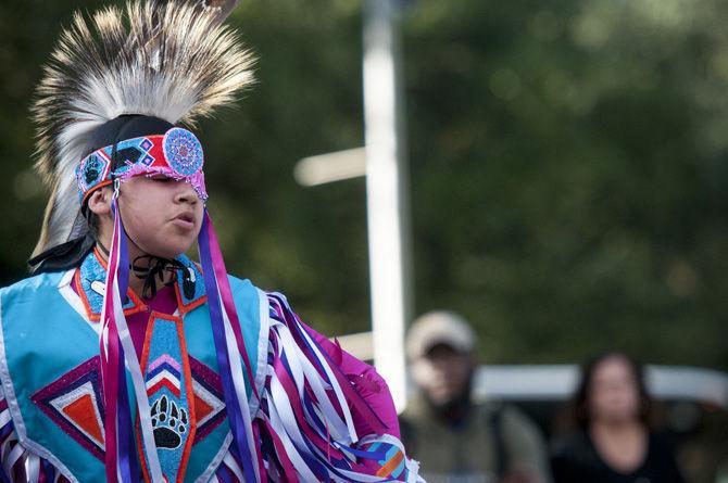 Native American Student Organization shares cultures through traditional dances