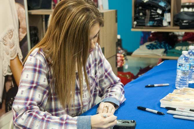 Sadie Robertson hosts meet-and-greet for collaboration with clothing company