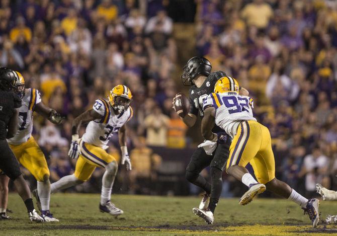 Stout LSU defense leads Tigers to victory despite offensive struggles