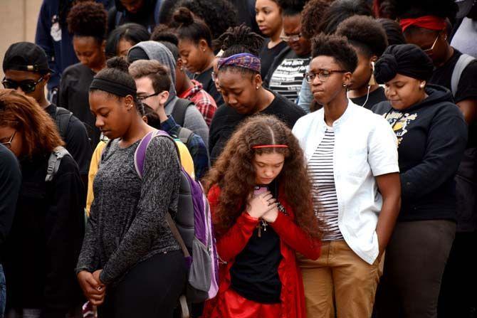 Students gather to support Missouri protesters