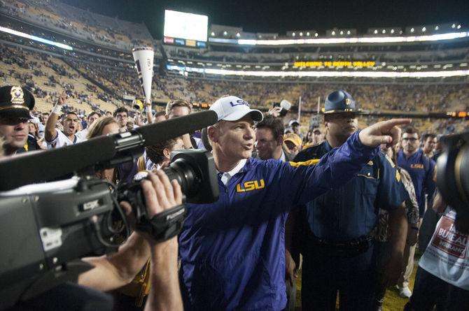 LSU head coach Les Miles walks towards the looker room after the Tigers' 19-7 victory against Texas A&amp;M University on Saturday, Nov. 28, 2015 in Tiger Stadium.