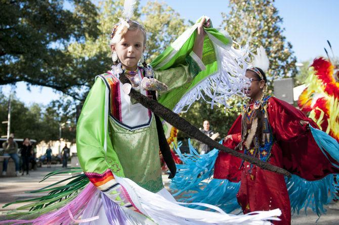 Native American Student Organization shares cultures through traditional dances