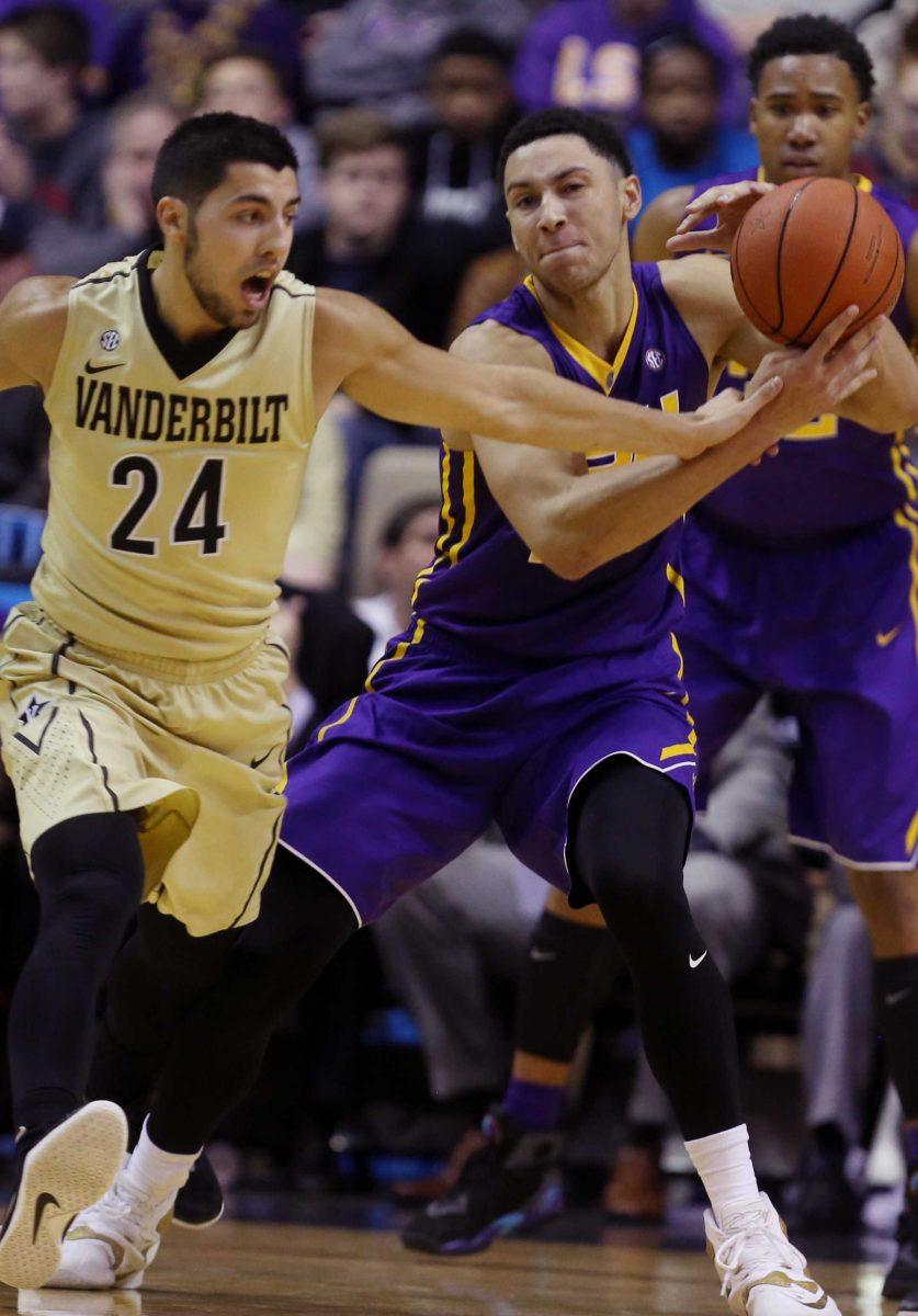 Vanderbilt's Nolan Cressler attempts to steal the ball from LSU's Ben Simmons (25) during an NCAA college basketball game Saturday, Jan. 2, 2016, in Nashville, Tenn. (Alan Pizner/The Tennessean via AP)