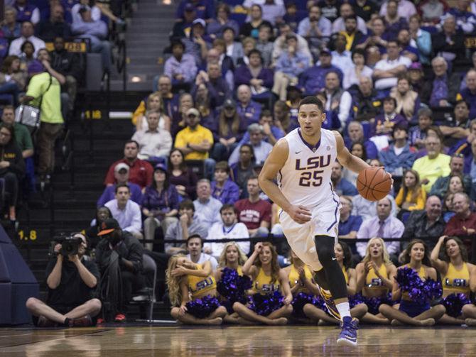 LSU freshman forward Ben Simmons (25) dribbles the ball during the Tigers&#8217; 76-69 defeat against Alabama on Wednesday, Feb. 17, 2016 in the PMAC.