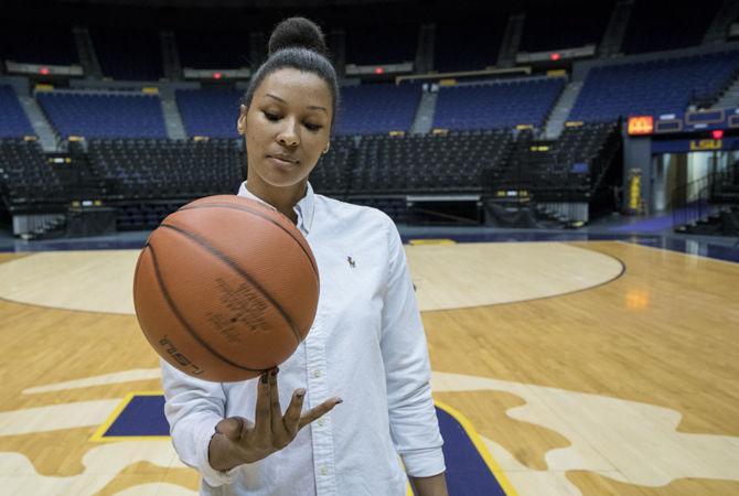 Women's basketball players Bethel and Hyder have fun shopping, rapping