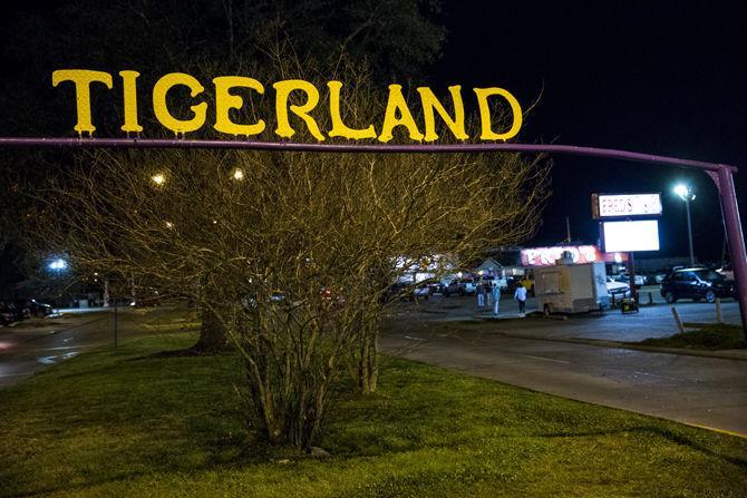 LSU students frequent bars on Thursday, Feb. 11, 2016 in Tigerland.