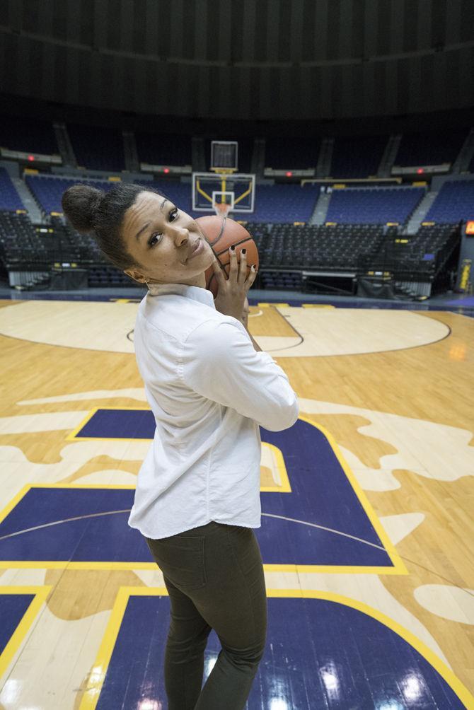 Women's basketball players Bethel and Hyder have fun shopping, rapping