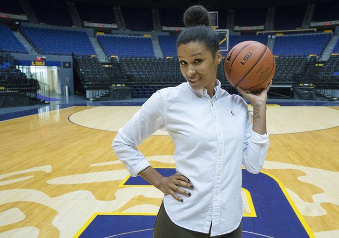 Women's basketball players Bethel and Hyder have fun shopping, rapping