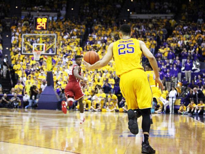 Ben Simmons, 25, dribbles down the court during the 75-77 LSU loss to Oklahoma on January 30, 2016 in the PMAC.