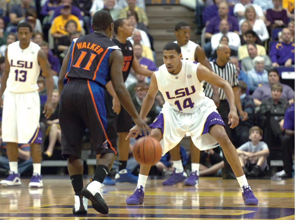 Former LSU guard Garrett Temple (14) defends against Florida&#8217;s Erving Walker on Feb. 24, 2009, during the Tigers&#8217; 81-75 win against the Florida Gators in the PMAC. Temple will join the Milwaukee Bucks for a 10-day contract.