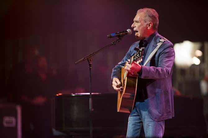 Randy Jackson, Harry Connick Jr. host benefit concert for flood victims