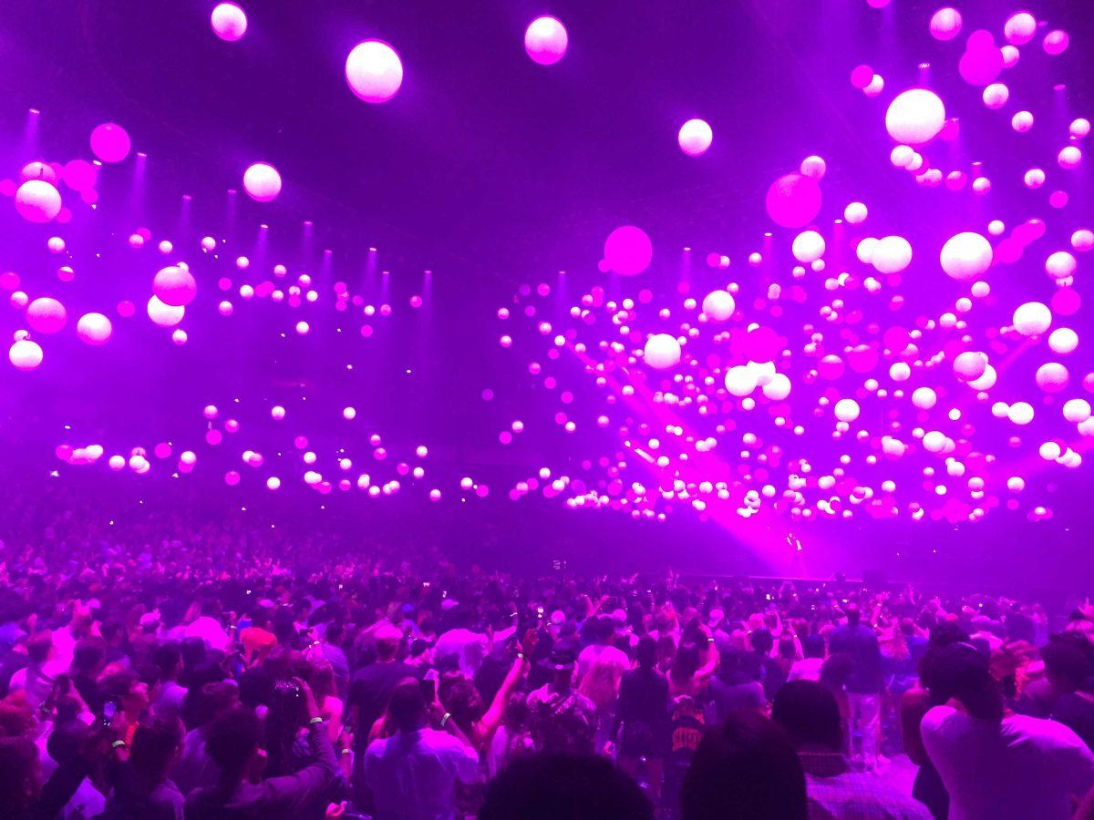 Lit balloons fell from the ceiling mid-performance during Drake and Future's 'Summer 16' tour Friday, Sept. 2.