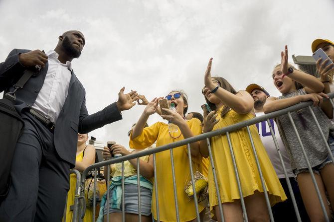 LSU junior running back Leonard Fournette (7) greets fans before game on Sept. 17, 2016 on North Stadium Road.