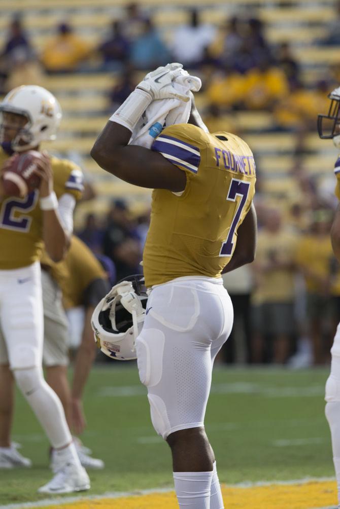 LSU junior running back Leonard Fournette (7) warms up before the Tigers' 23-20 victory against the Mississippi State Bulldogs on Saturday Sept. 17, 2016 at Tiger Stadium.