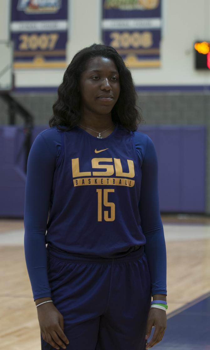 LSU's sisterly duo bonds over 'Bidikuisine,' basketball and 'bomb' dinners