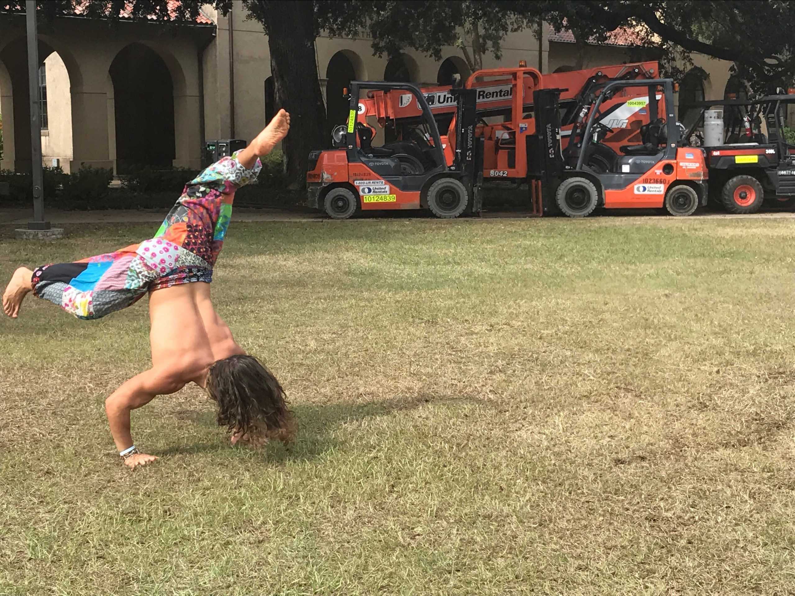 Communication studies student practices capoeira, gymnastics in Quad