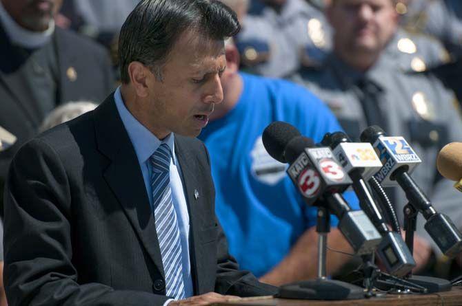 Jindal holds prayer rally for fallen officers