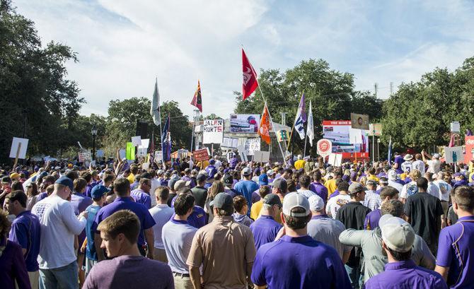 LSU and Alabama fans gather around the stage during the College GameDay event on Saturday Nov 5, 2016, in the Quadrangle on LSU campus.