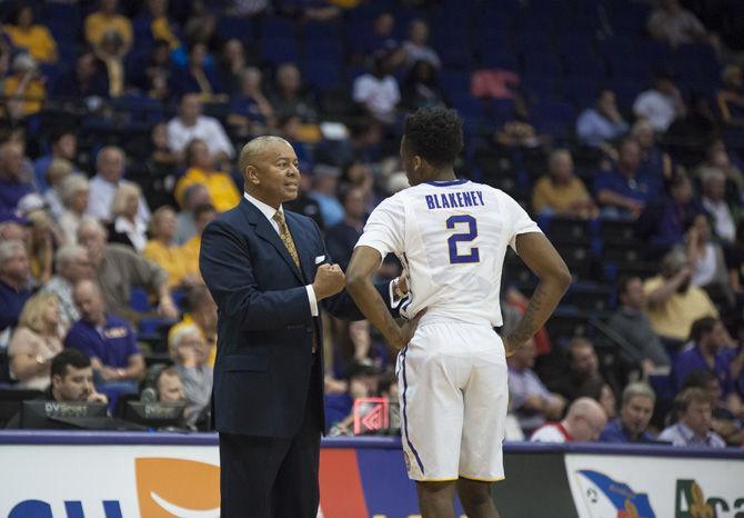 LSU men's basketball head coach Johnny Jones talks with sophomore guard Antonio Blakeney (2) during the Tigers' 84-65 win against the University of Houston on Tuesday, Nov. 29, 2016 in the Pete Maravich Assembly Center.