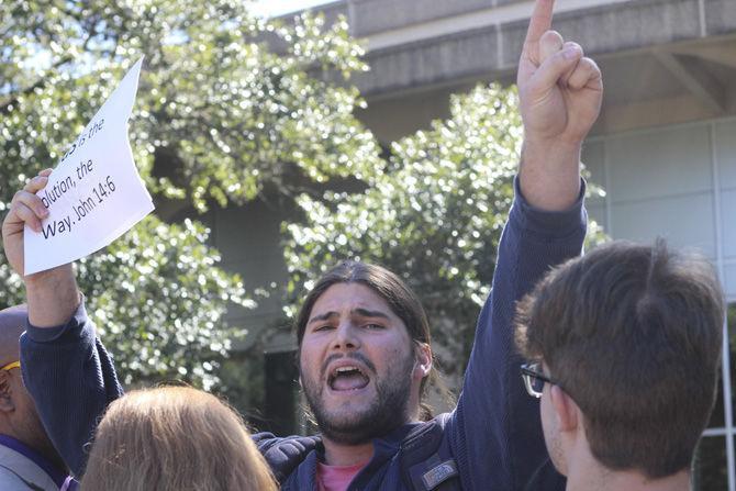 Iranian Student Association holds Free Speech Plaza protest