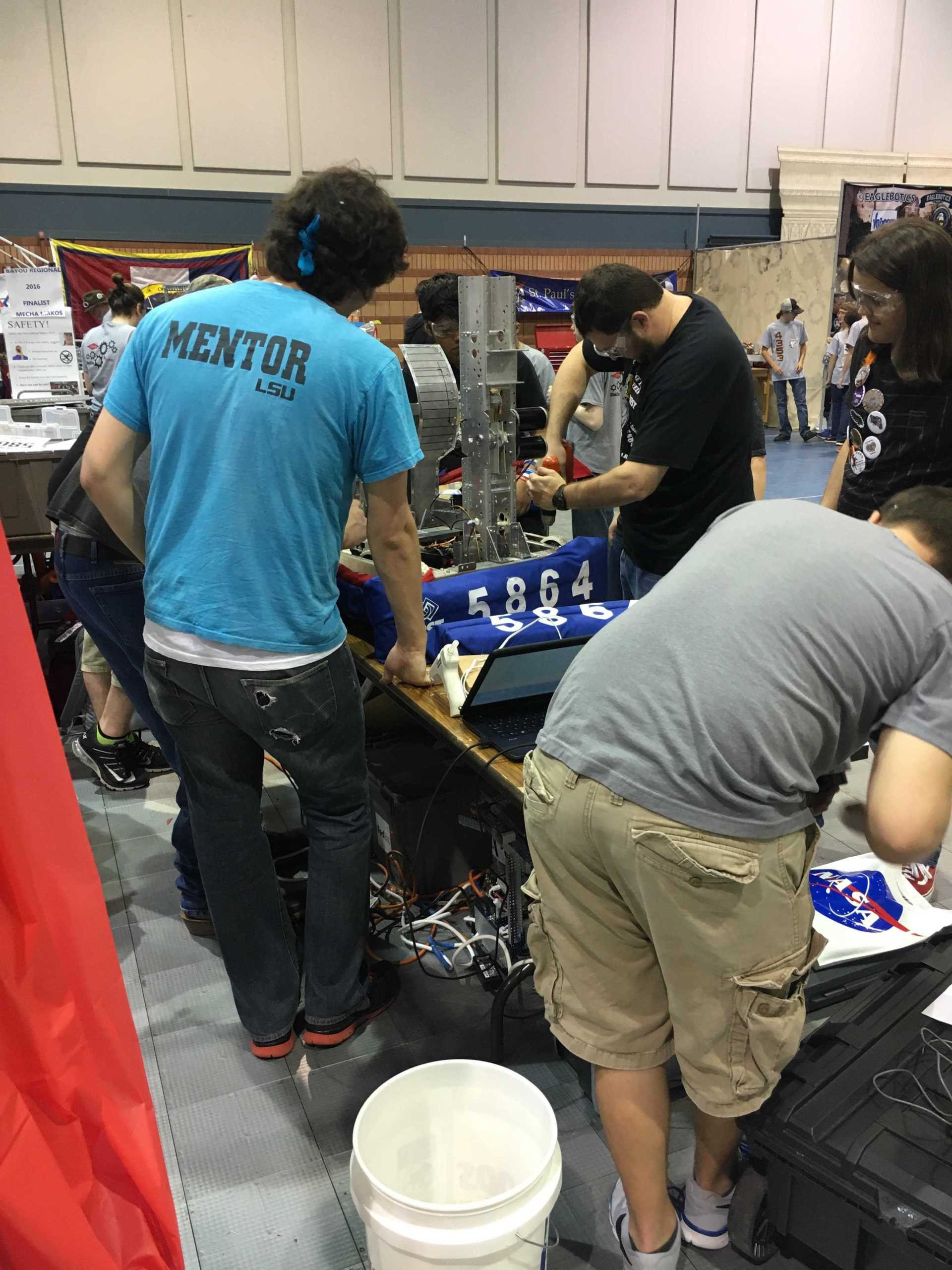 Society of Peer Mentors uses robotics to mentor local students