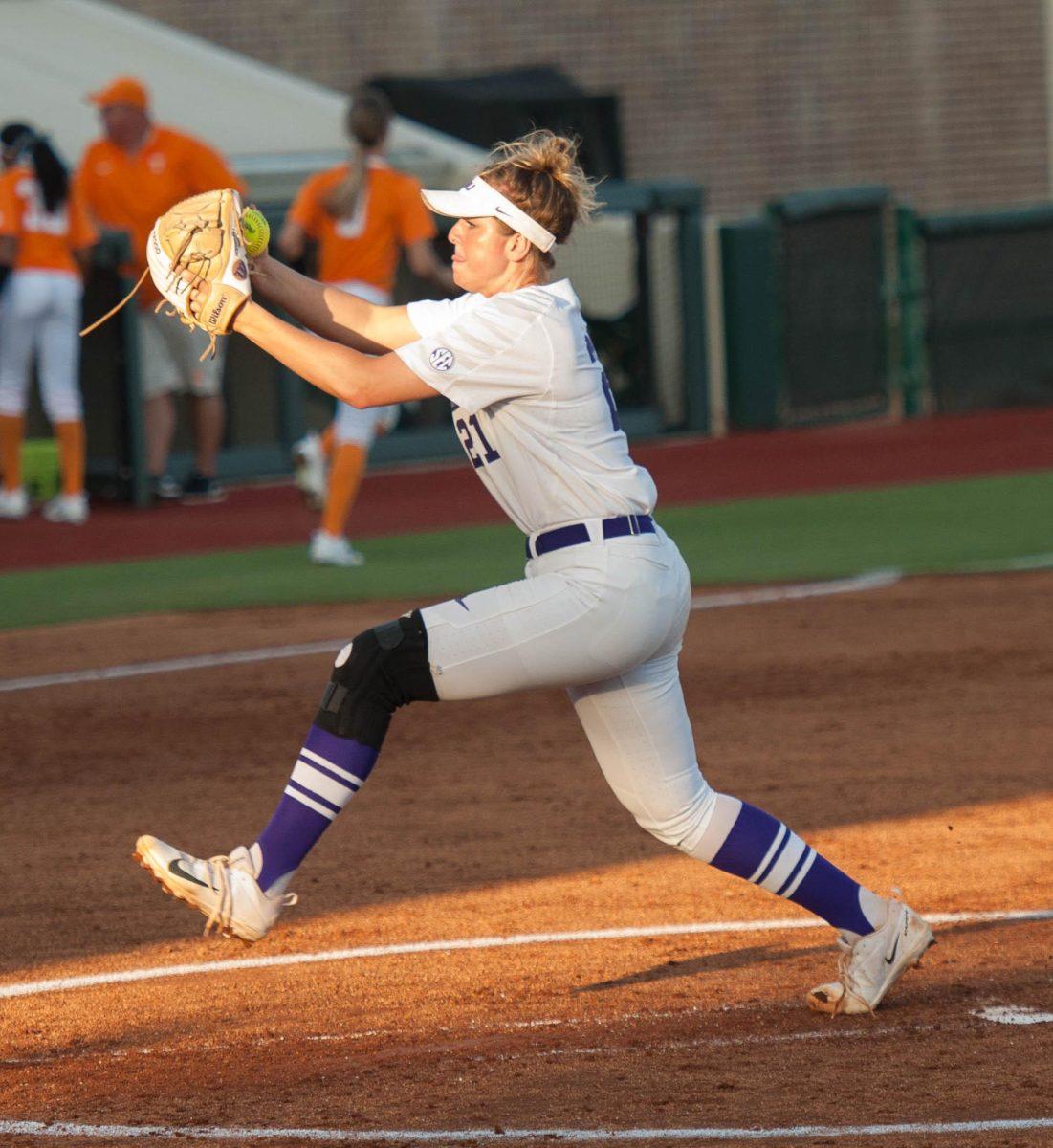 LSU junior pitcher Carley Hoover (21) delivers a pitch during the Tigers&#8217; 6-3 loss to Tennessee on Friday, April 21 2017, at Tiger Park.