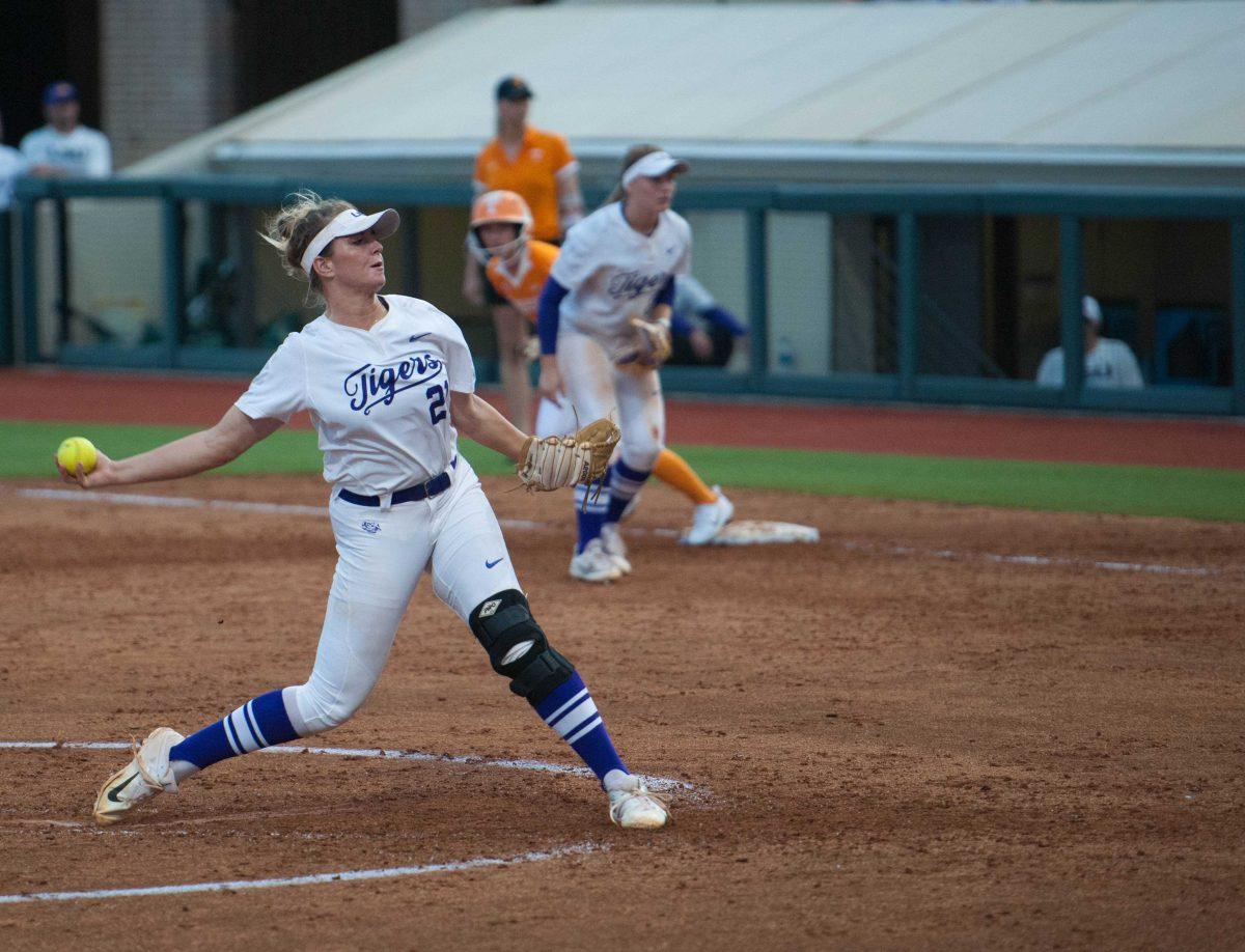 LSU junior pitcher Carley Hoover (21) throws the ball during the Tigers&#8217; 6-3 loss to Tennessee on Friday, April 21 2017, at Tiger Park.