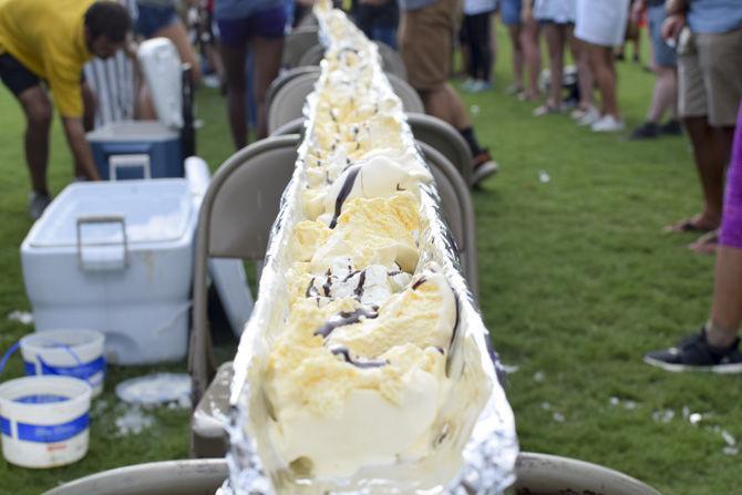 Students participate in eating LSU&#8217;s longest banana split